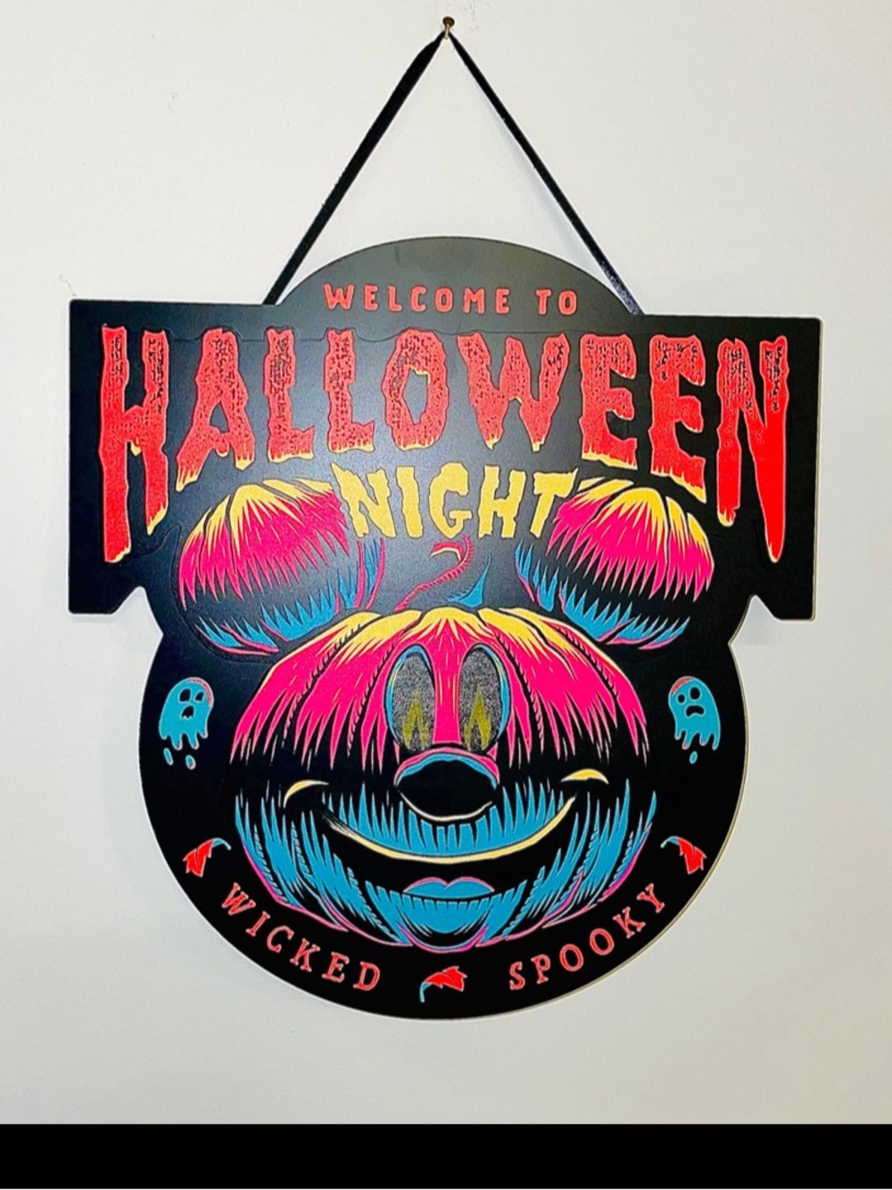 NWT Welcome to
Halloween Night
Disney World
Mickey Mouse light-up sign